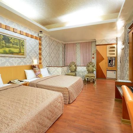 Holland Village Motel Tainan Luaran gambar
