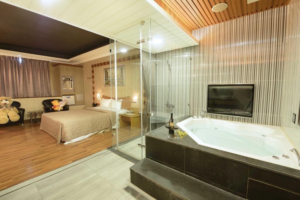 Holland Village Motel Tainan Luaran gambar