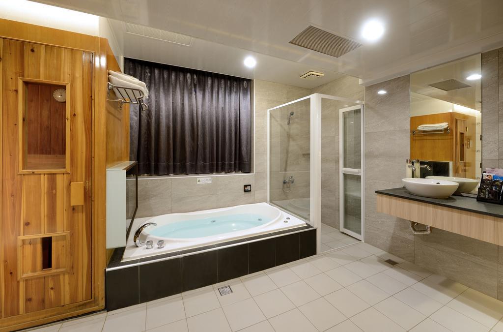 Holland Village Motel Tainan Luaran gambar
