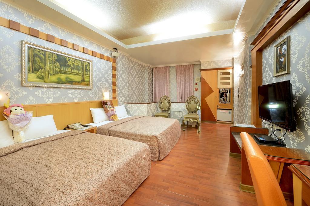 Holland Village Motel Tainan Luaran gambar