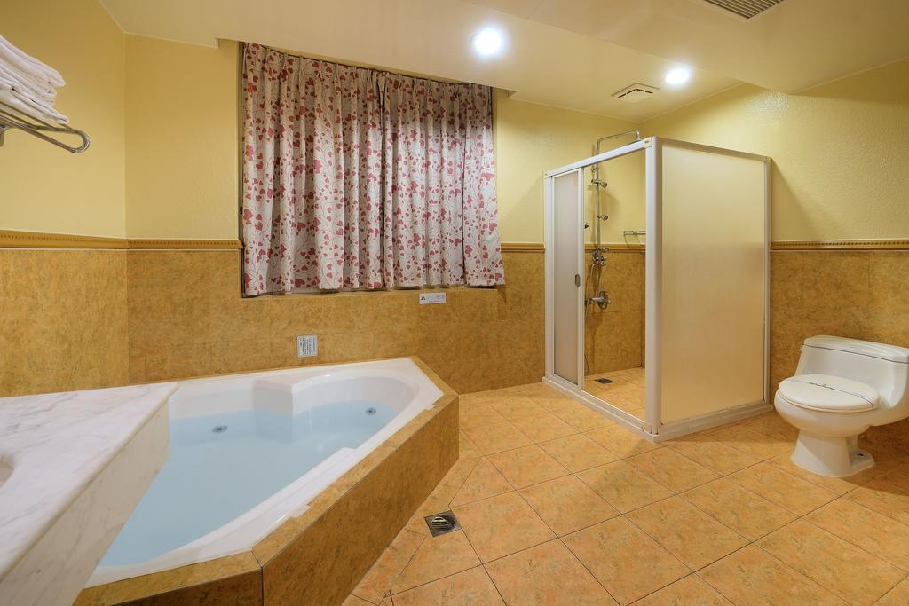 Holland Village Motel Tainan Luaran gambar