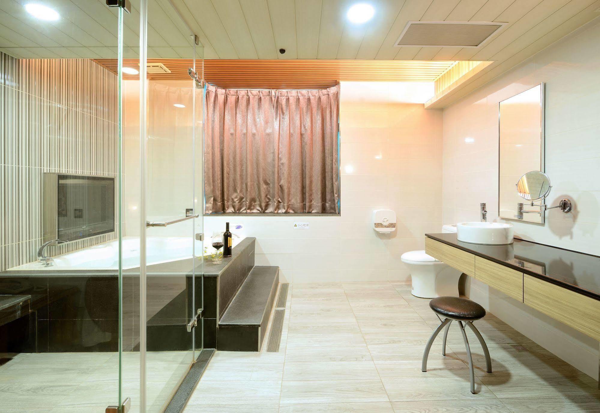 Holland Village Motel Tainan Luaran gambar