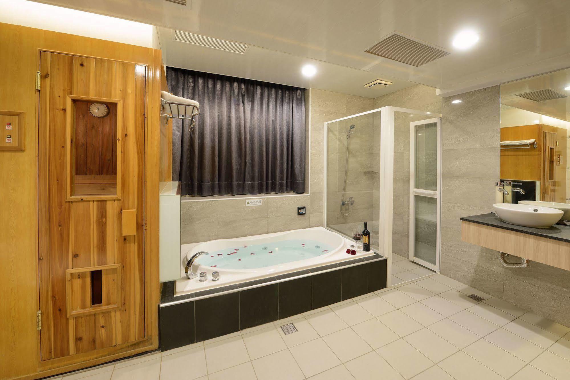 Holland Village Motel Tainan Luaran gambar