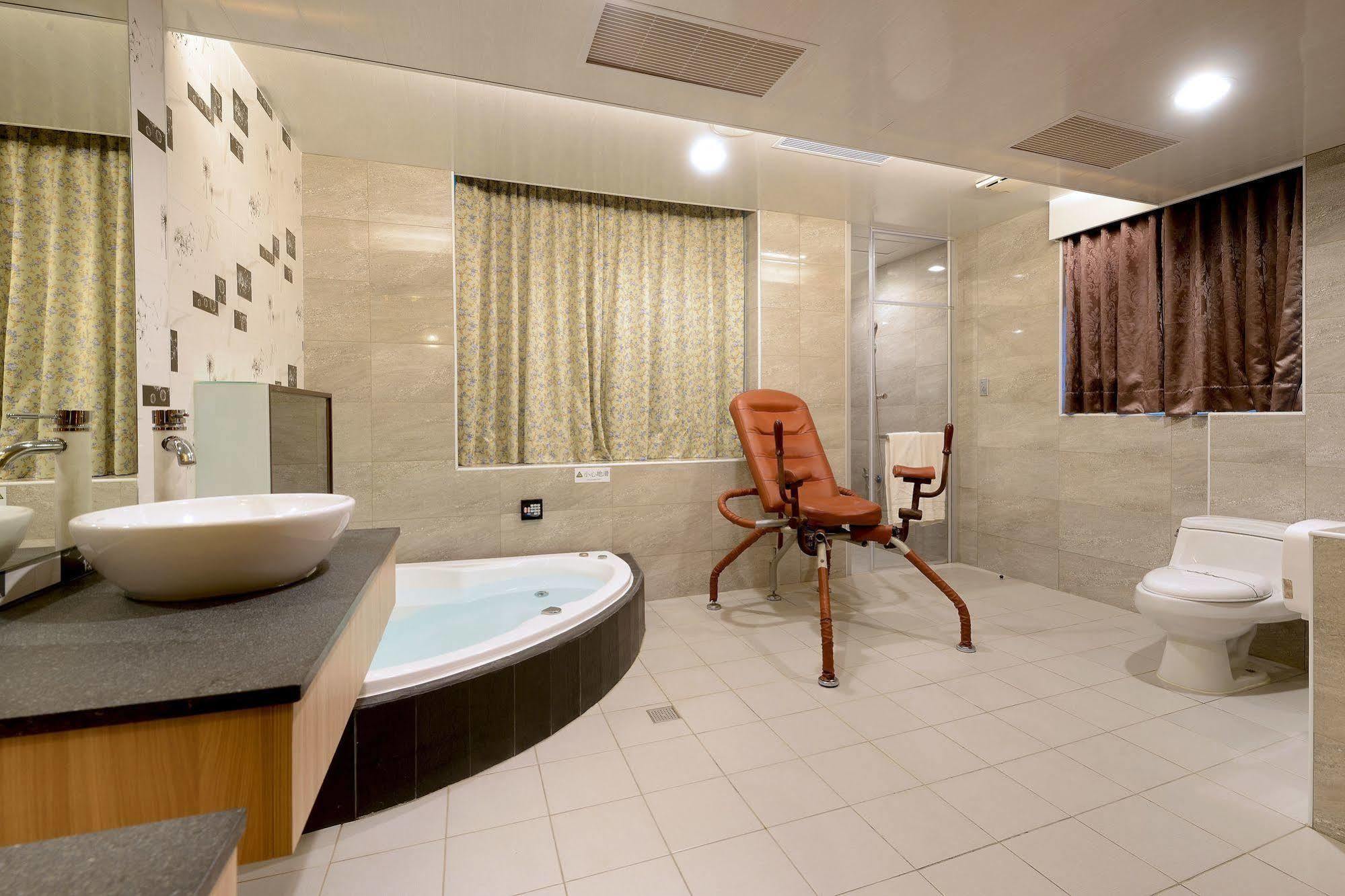Holland Village Motel Tainan Luaran gambar