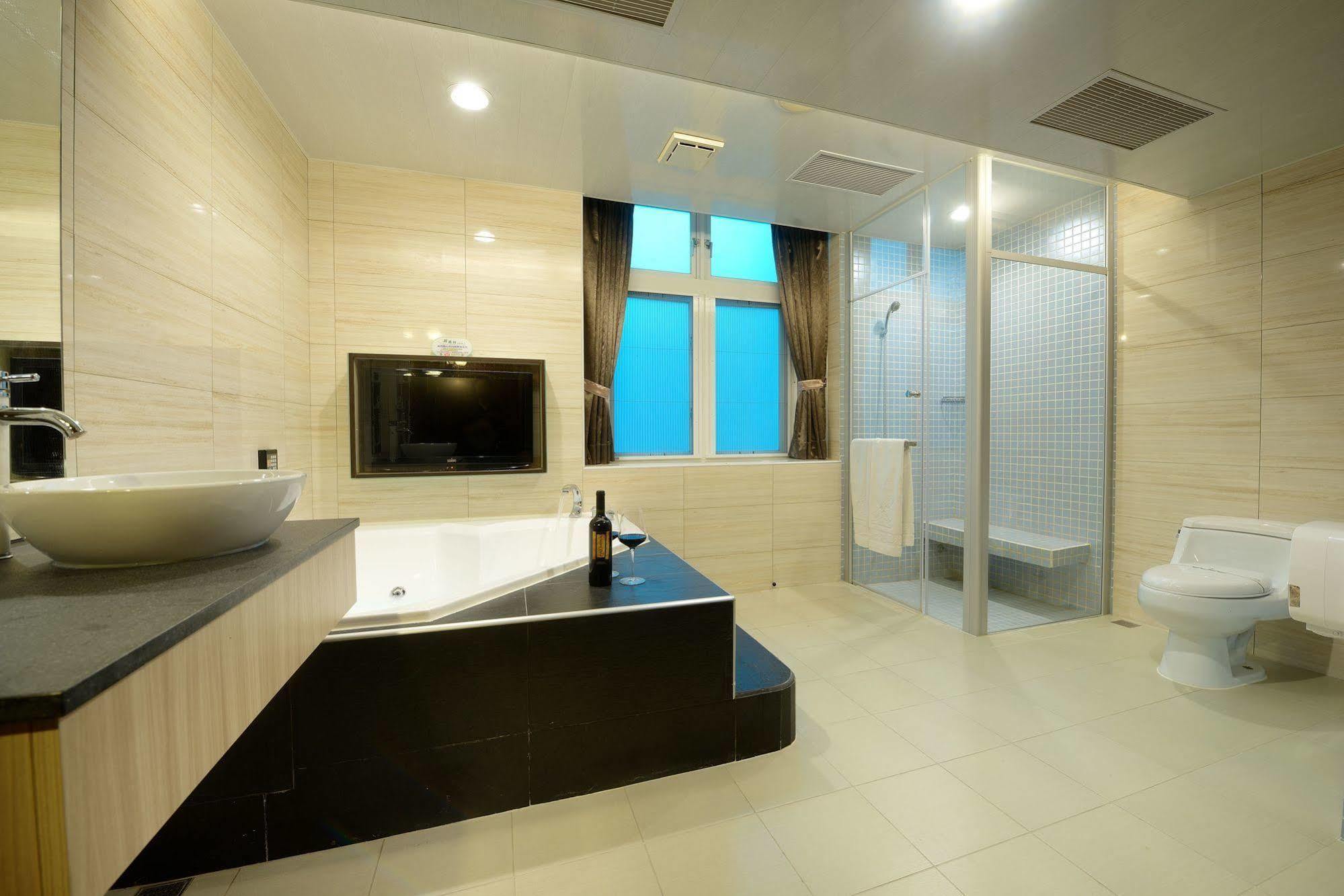Holland Village Motel Tainan Luaran gambar