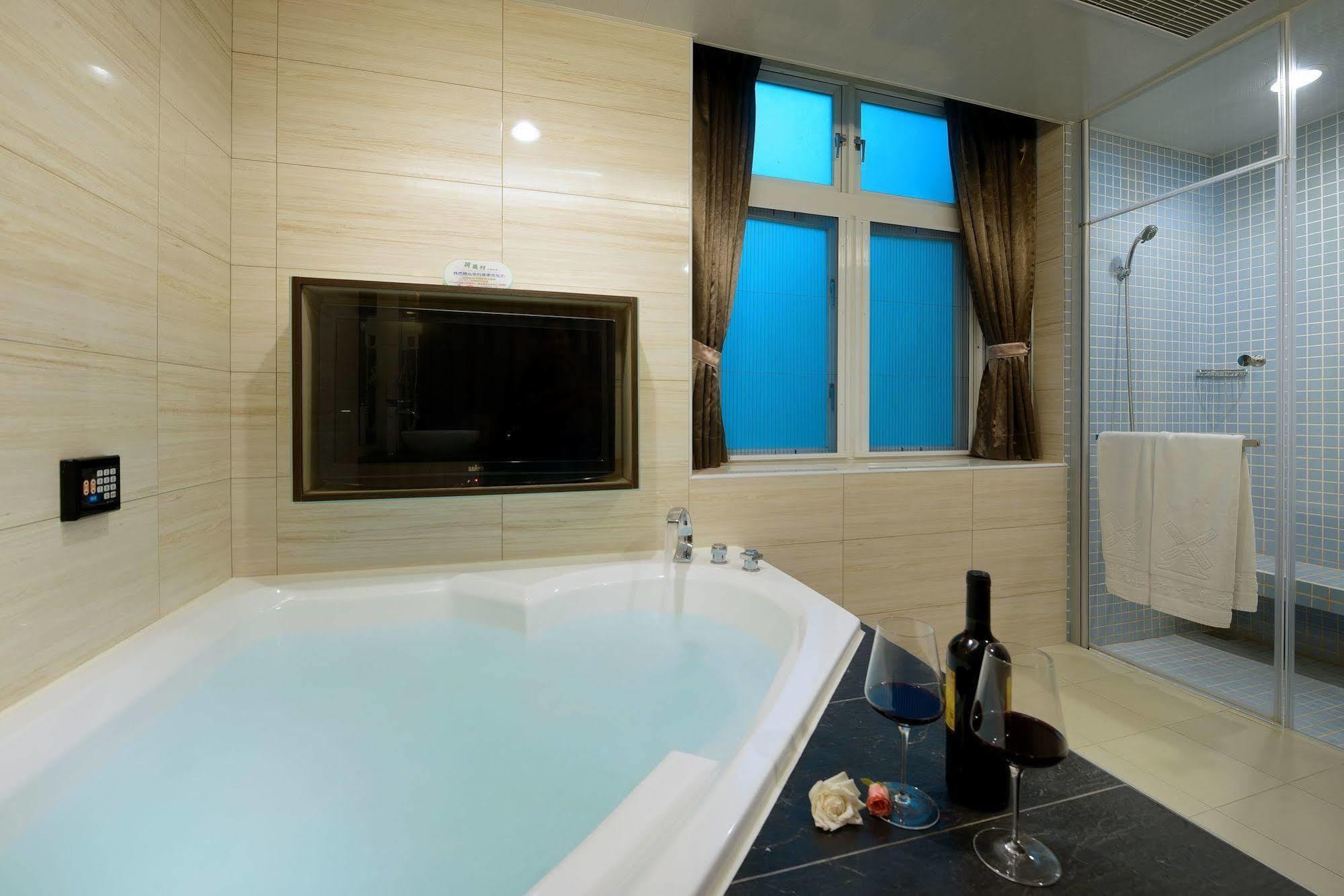 Holland Village Motel Tainan Luaran gambar