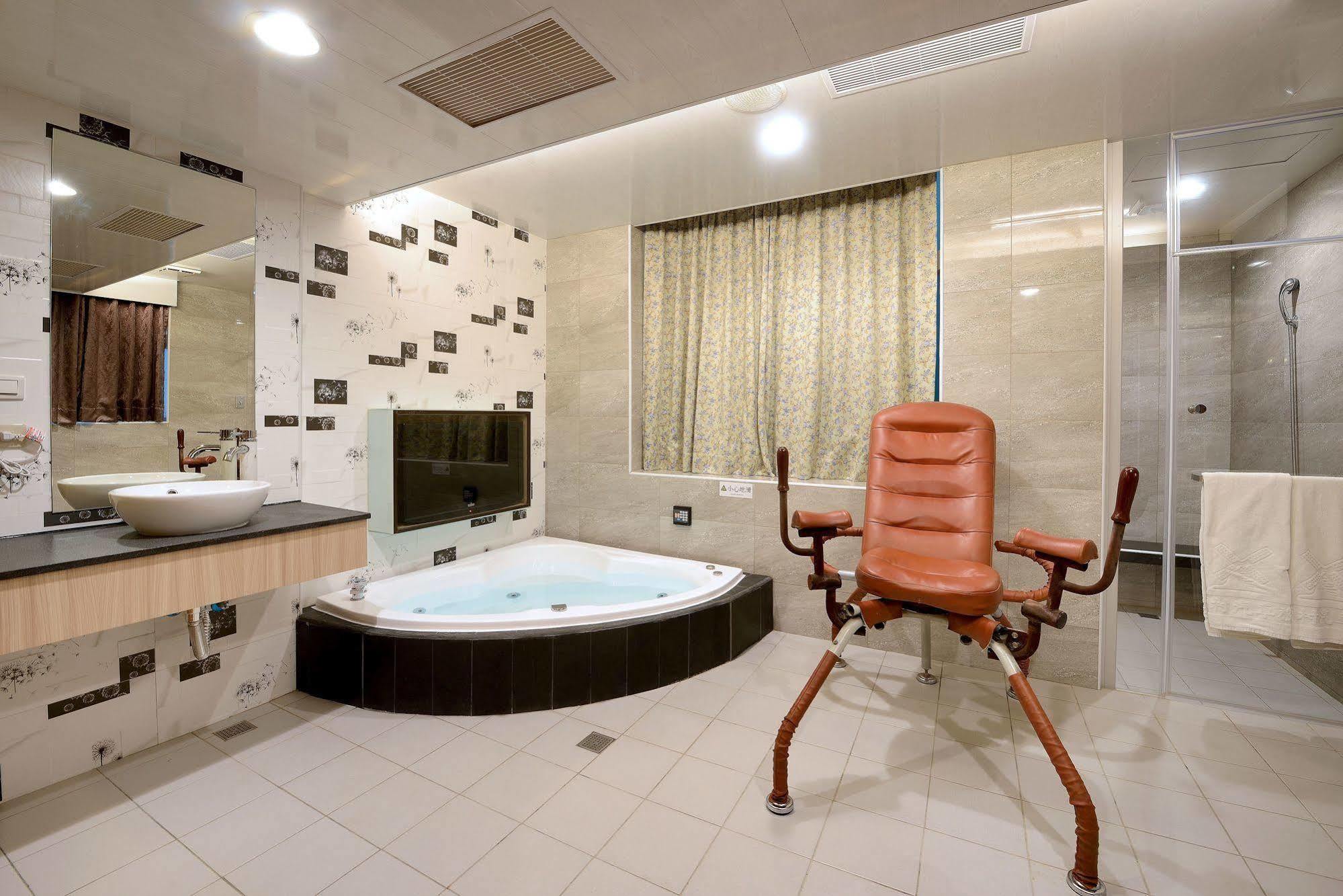 Holland Village Motel Tainan Luaran gambar