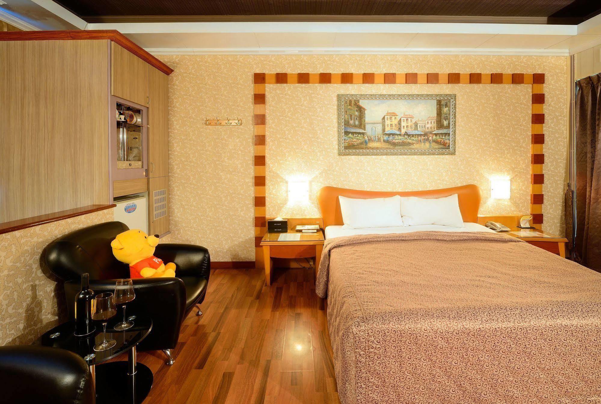 Holland Village Motel Tainan Luaran gambar