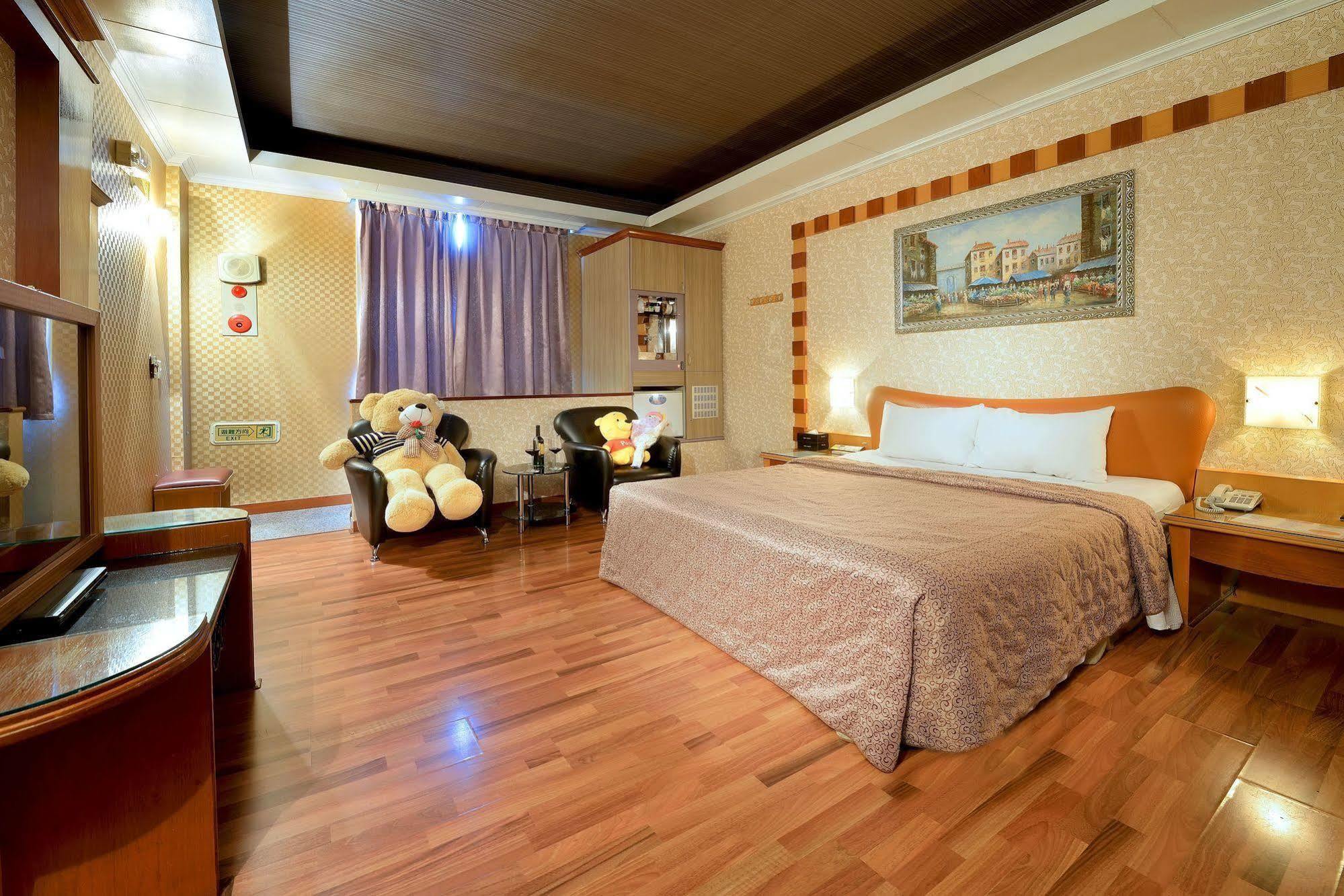 Holland Village Motel Tainan Luaran gambar