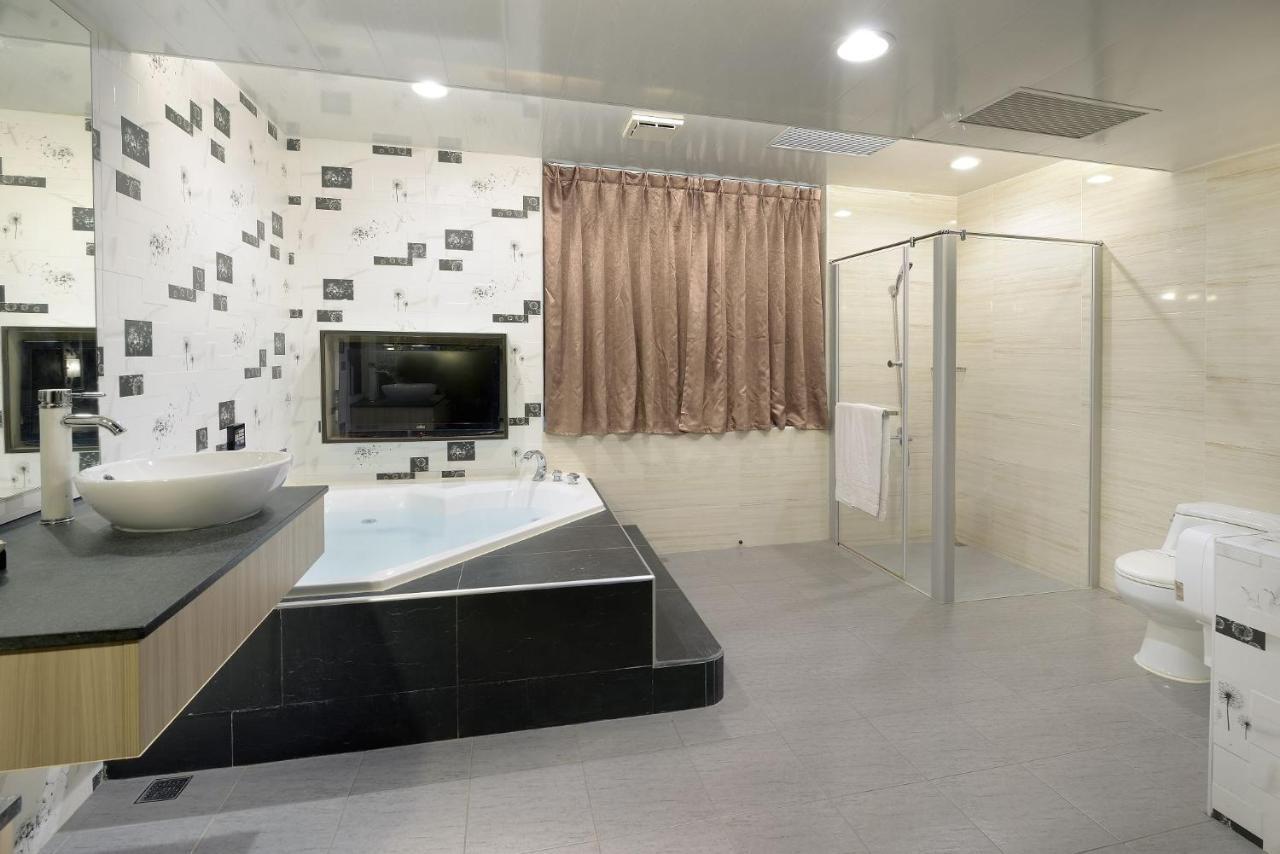 Holland Village Motel Tainan Luaran gambar